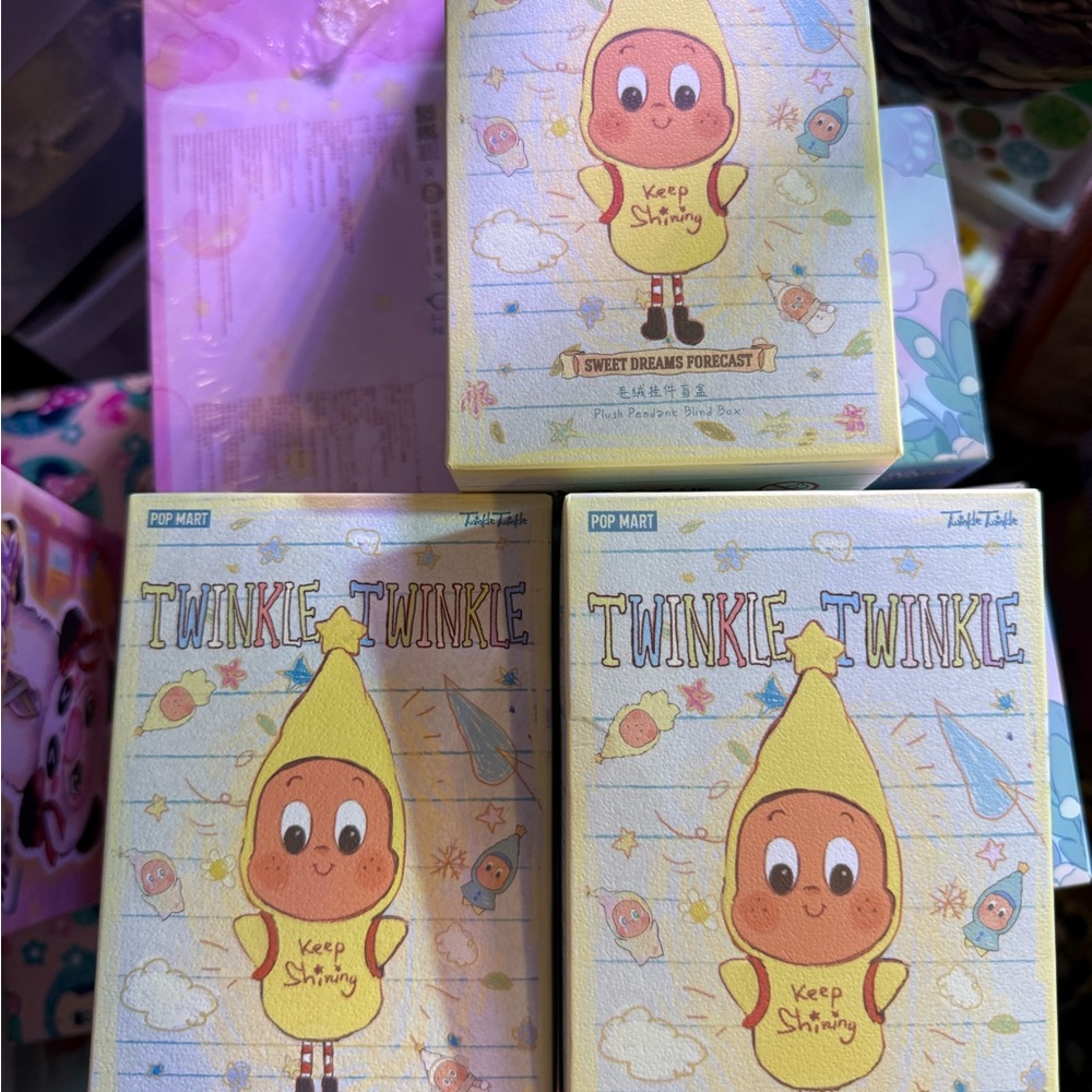 POP MART Twinkle Twinkle Keep Shining Collectible Figure - hug from snowman